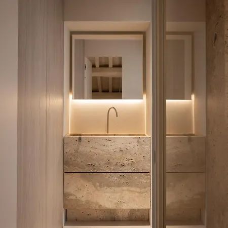 فندق Nomos 5*