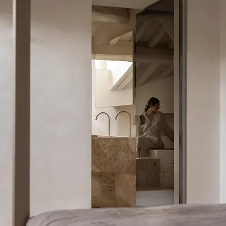 Hotel Nomos 5*